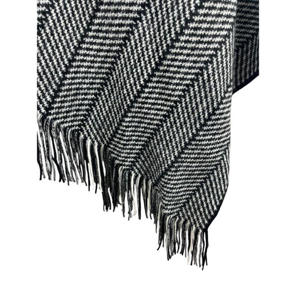 Eyefull Black Gray Striped Houndstooth Pullover Knit Tassled Cape Poncho NWT S/M - Picture 6 of 12